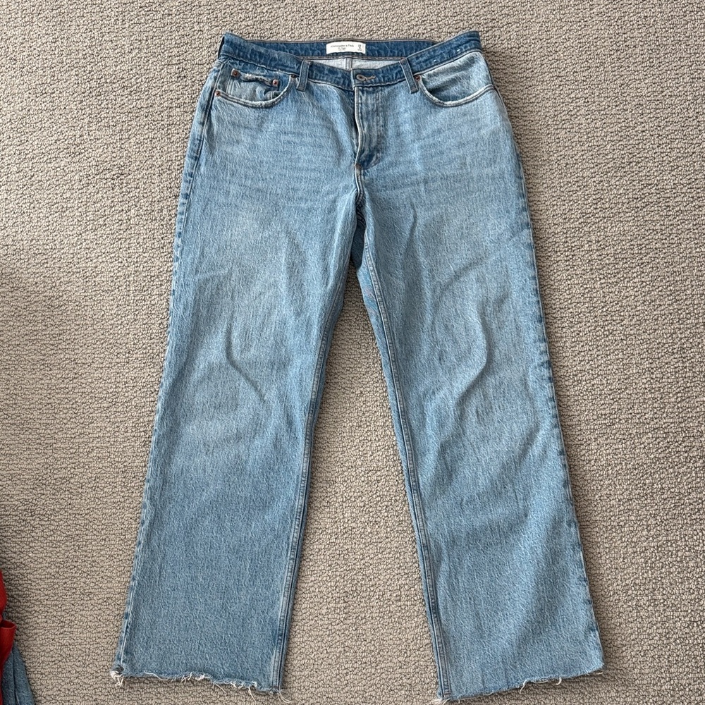 Abercrombie & Fitch The Baggy Low Rise Jean